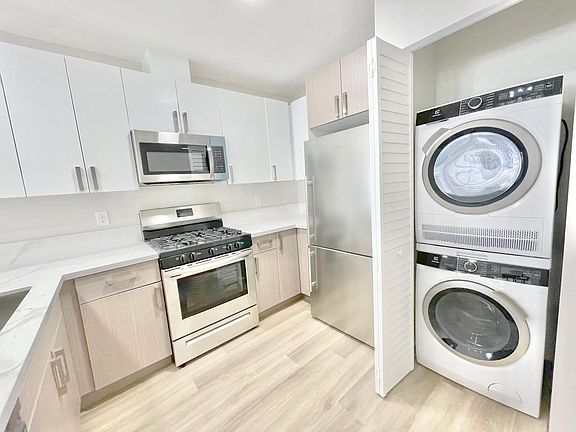 5th image of 825 Manhattan Ave #825