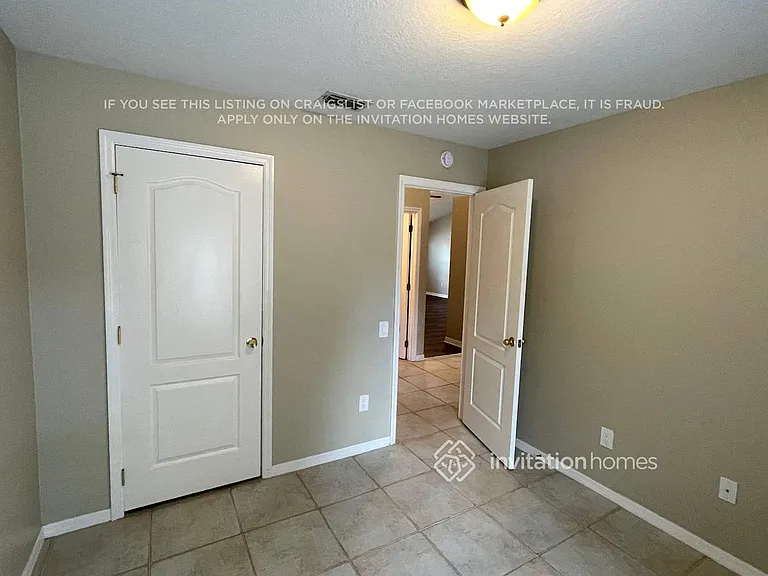 829 W Charing Cross Cir — Photo 8