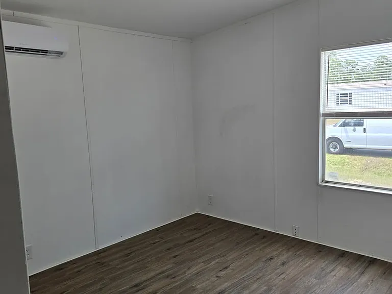 589 Anna Ave — Photo 17
