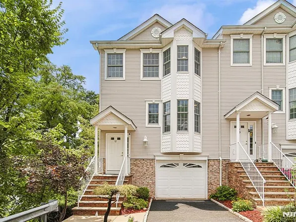 13 Carol Ln, River Edge, NJ 07661