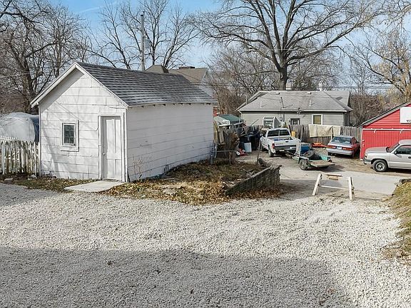 3rd image of 614 Chestnut St