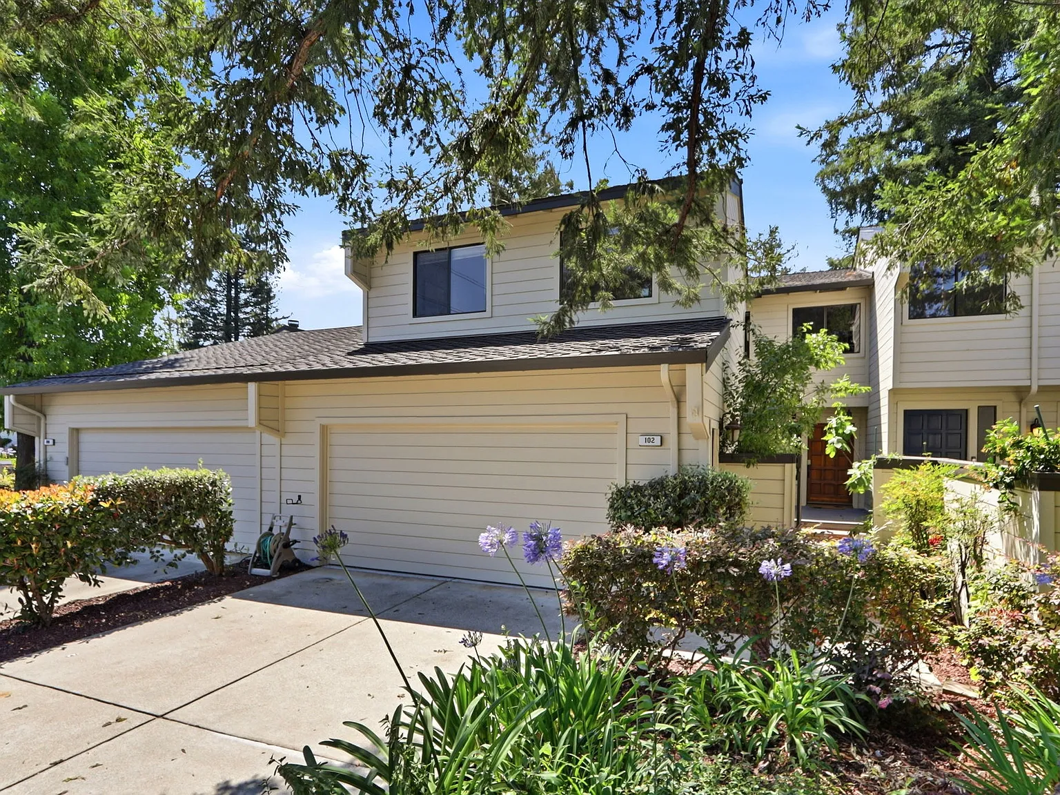 4 bed, 2.5 bath, 2302 sqft, $6,800 — Photo 1