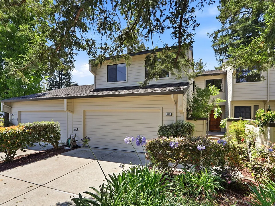 102 Lancewood Pl