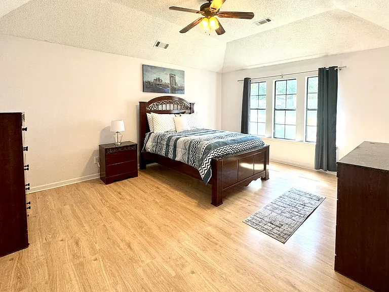 7802 Tumbling Creek Dr — Photo 4