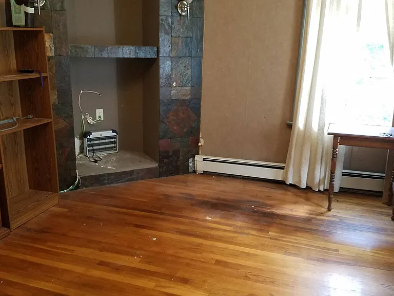 14 Hillside St — Photo 2