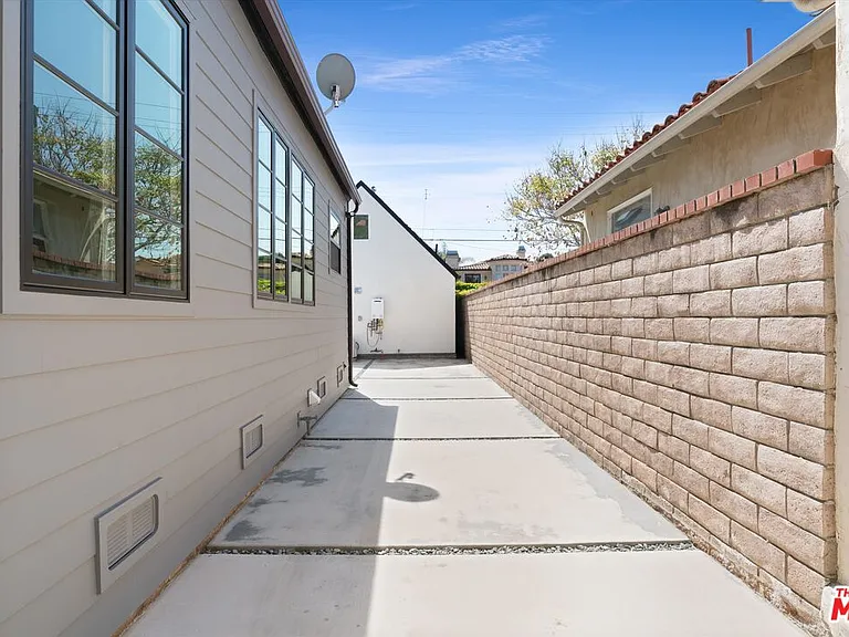 2316 Hill St — Photo 18
