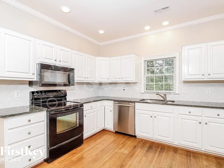 9 Park Village Ct — Photo 6