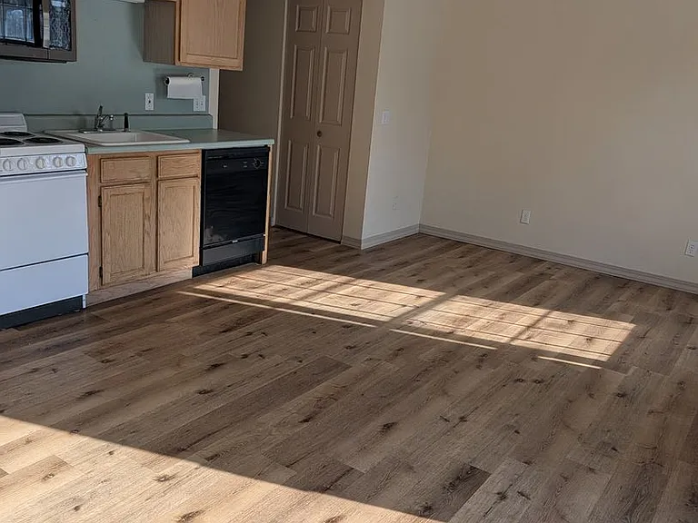 540 Abby Ln #8 — Photo 4