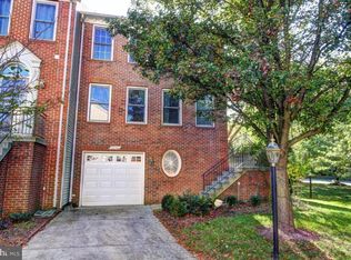 2040 Meadow Springs Dr, Vienna, VA 22182