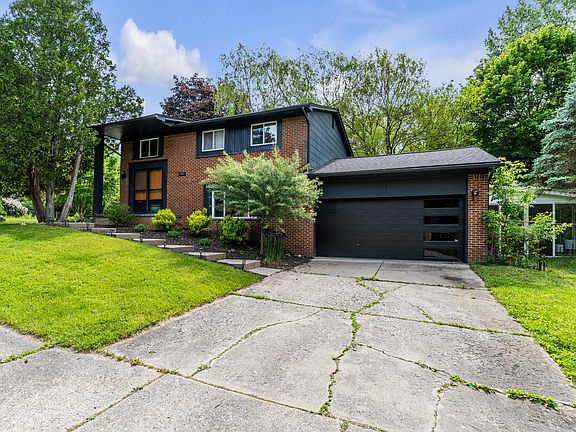 4th image of 2350 Hilldale Dr