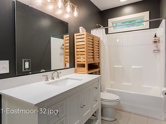 3rd image of 110 Eastmoor Dr