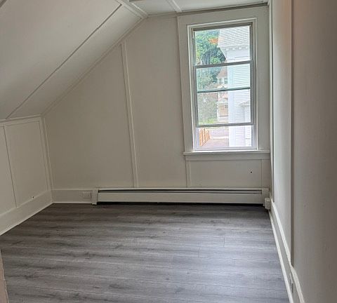 5th image of 963 Laurel Ave #1