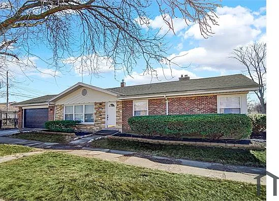 11701 S Campbell Ave — Photo 2