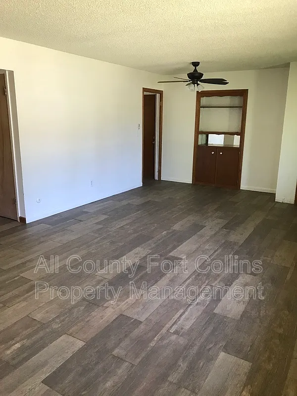 4 bed, 2.0 bath, 2100 sqft, $2,500 — Photo 4