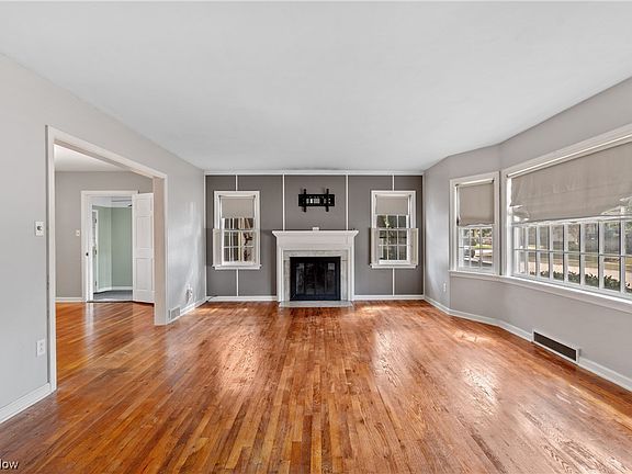 5th image of 110 Hall St