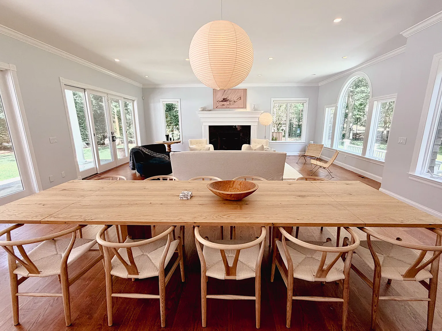 Serene Designer Hamptons Retreat with Pool — Photo 4
