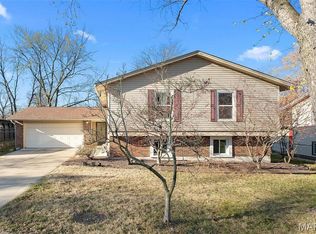 12392 Sparrowhawk Ct, Saint Louis, MO 63146