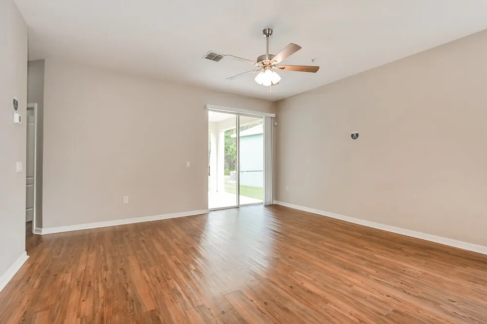 3 bed, 2.0 bath, 1574 sqft, $2,645 — Photo 3
