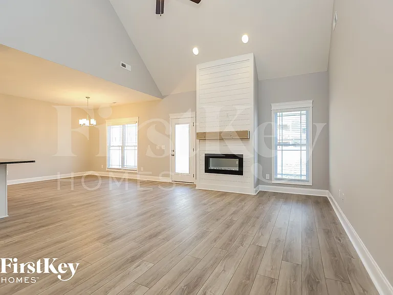 770 Buffalo Ford Dr — Photo 2