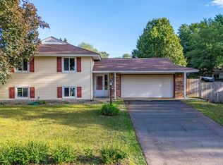 838 Jonathan Dr, Apple Valley, MN 55124