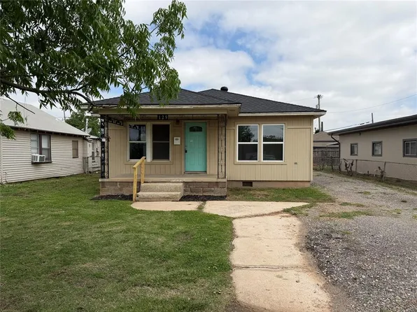 129 SE 1st St, Moore, OK 73160