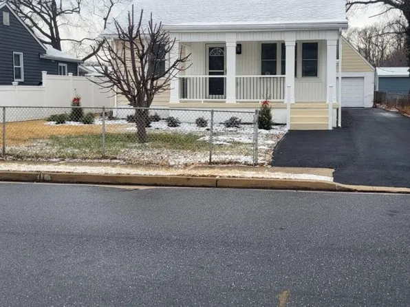 910 Renfrew St, Baltimore, MD 21221