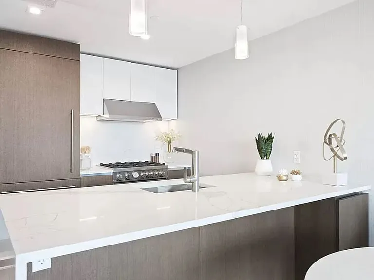 33-66 Farrington St #10J — Photo 1
