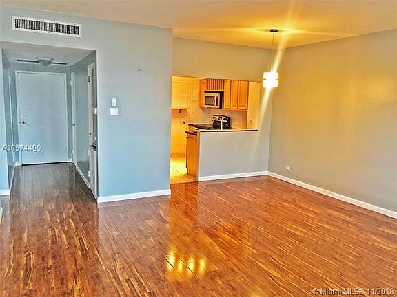 4th image of 2121 N Bayshore Dr APT 1011