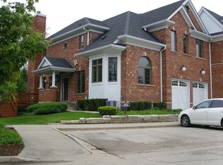 251 Arbor Glen Blvd, Schaumburg, IL 60195