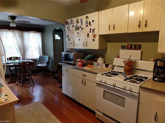 2nd image of 925 Half St