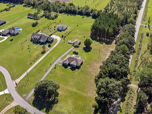 5th image of 26064 Chatelaine Rd