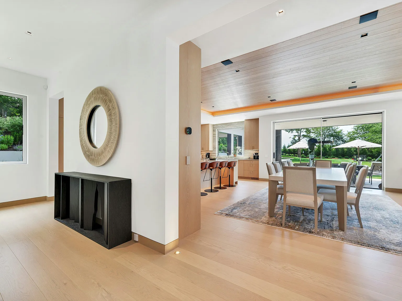 Stunning Bridgehampton Resort Style Estate Rental in Top Location — Photo 3
