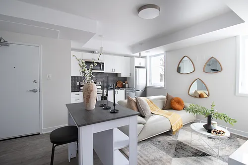 994 Bronson Ave #PRIVATE ROOM WITH PR Photo 1