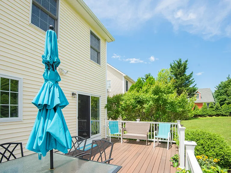 663 Aquidneck Ave — Photo 22
