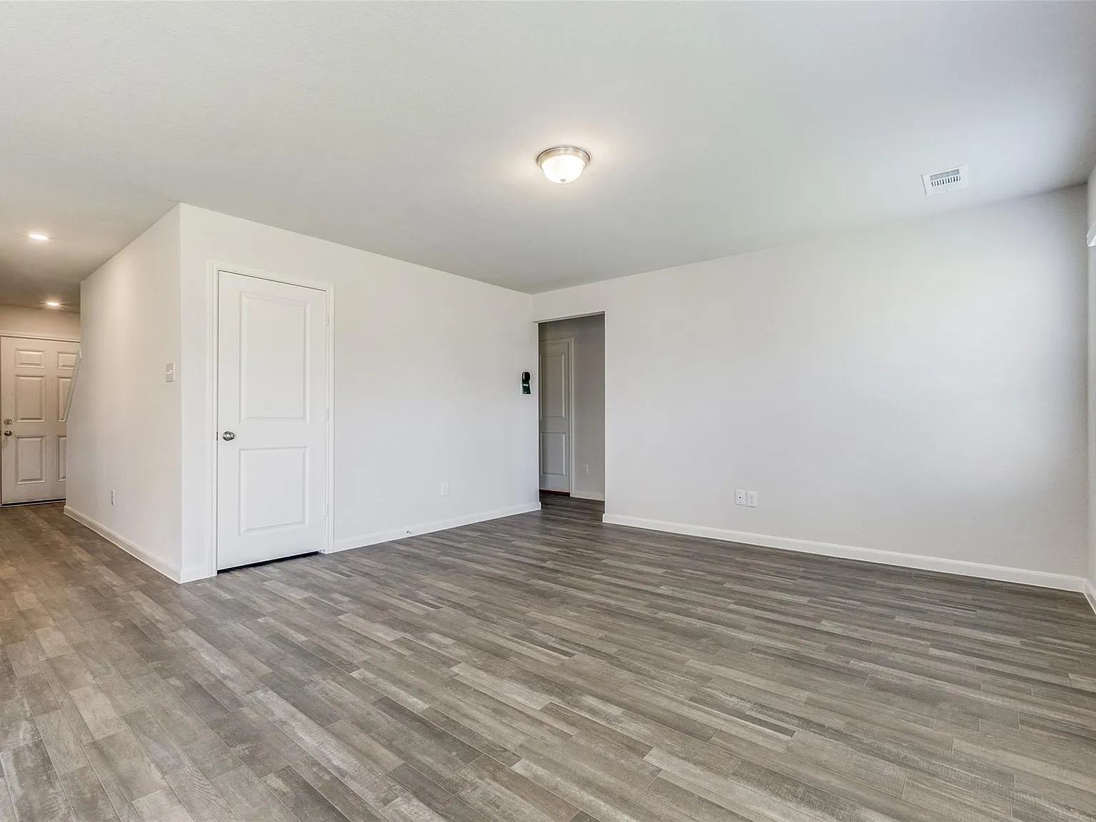 5 bed, 2180 sqft, $2,250 — Photo 1