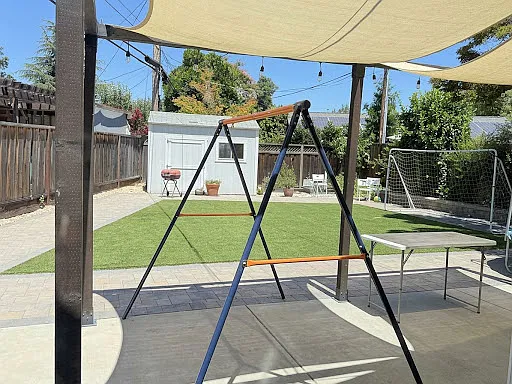 4 bed, 2214 sqft, $6,400 — Photo 2