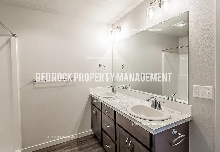 319 S Woodlawn Ln — Photo 17