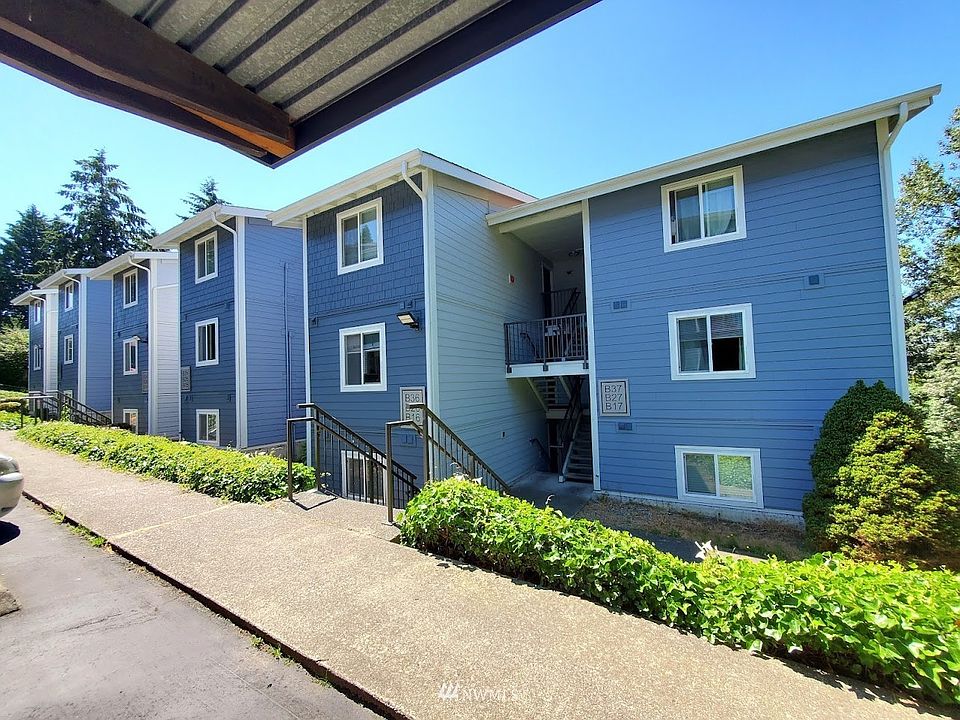 Unit B26 on 2nd floor - only 1 flight of stairs