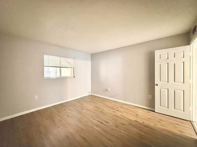 4725 39th Ave N #101 — Photo 18