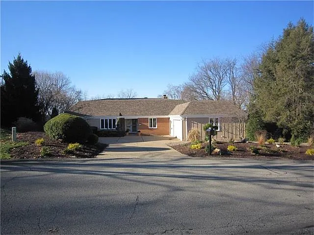818 Golfview Dr photo 1