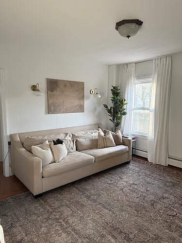 567 Thacher St #2 Photo 1