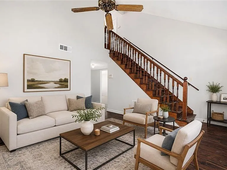 1055 Autumn Crest Ct — Photo 3