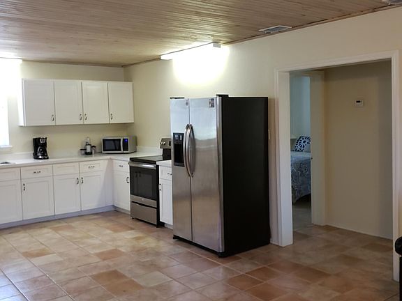 4th image of 123 E Dolphin St #1