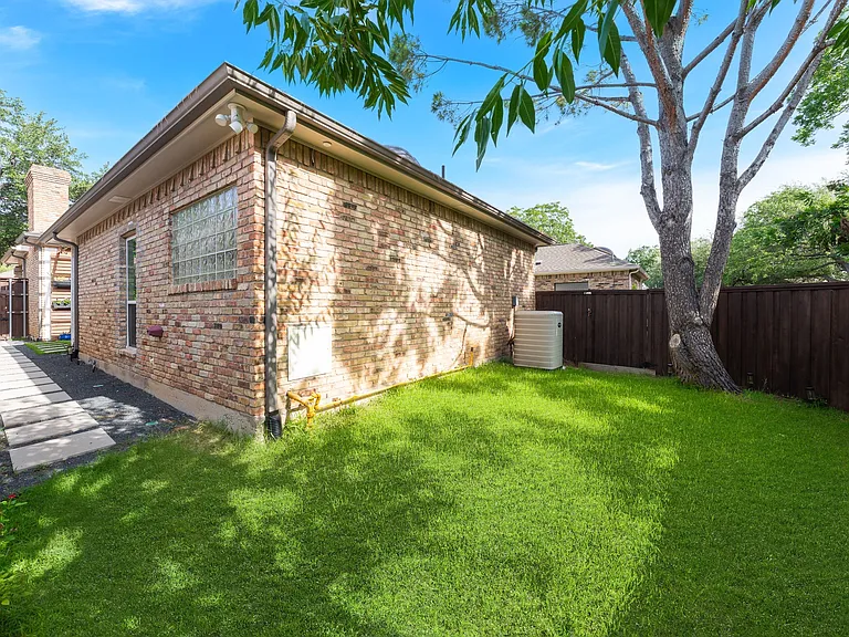 14140 Regency Pl — Photo 35