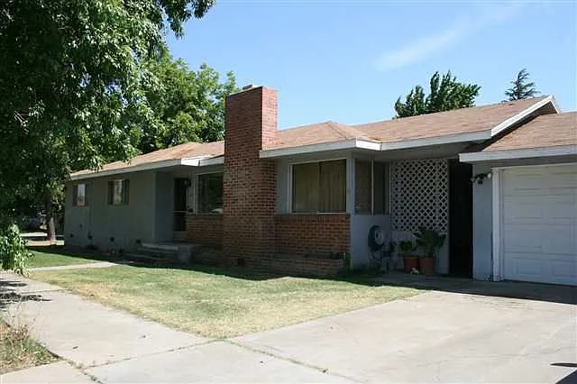 450 N 4th St photo 1