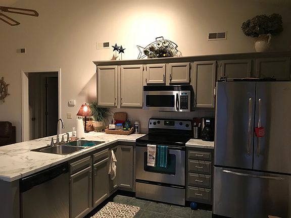 4th image of 221 Greenleaf Dr