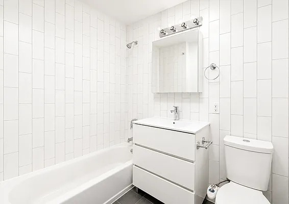 Bathroom, photo 1