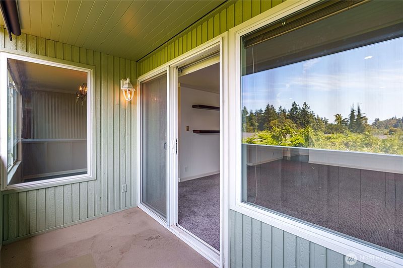 5th image of 1020 5th Avenue S #7