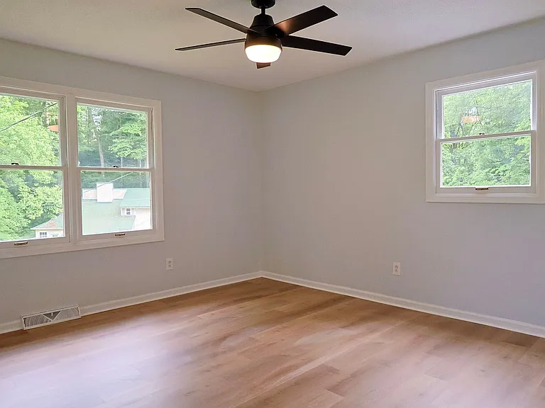 205 Tamassee Dr — Photo 8
