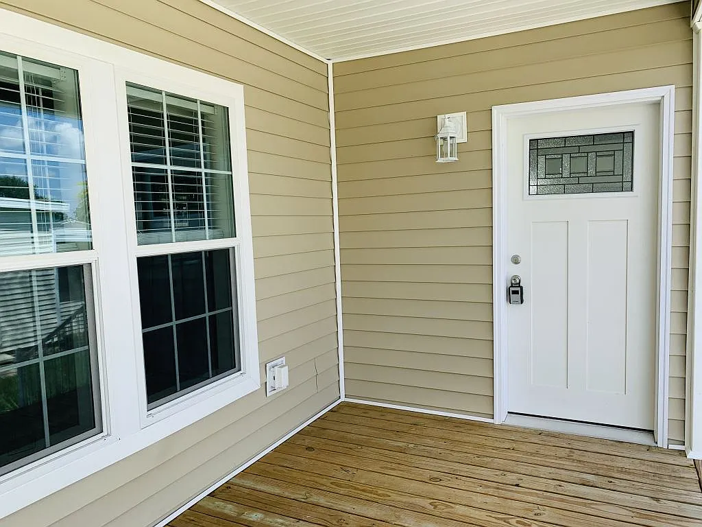 3 bed, 2.0 bath, 1372 sqft, $1,599 — Photo 4